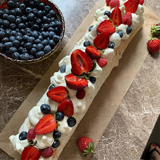 Вот такой каравай: как звезды массово стали печь и увлеклись народным промыслом и ручным трудом