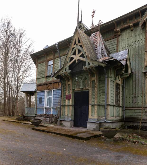 Деревянные дачи, усадьбы и особняки Питера