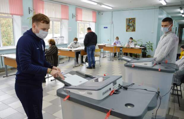 Футболист Артём Новиков принял участие в выборах в Твери