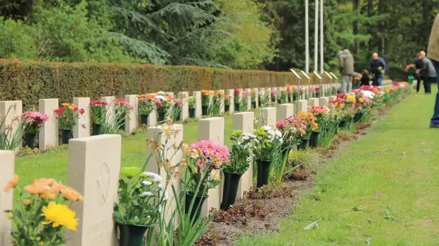 В рамках «Дороги памяти» в Москву доставят кисет земли с советского кладбища в Нидерландах
