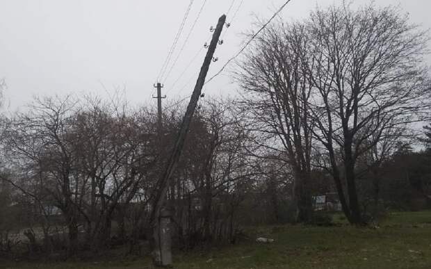 Рязанцы сообщили об опасном столбе в Полково