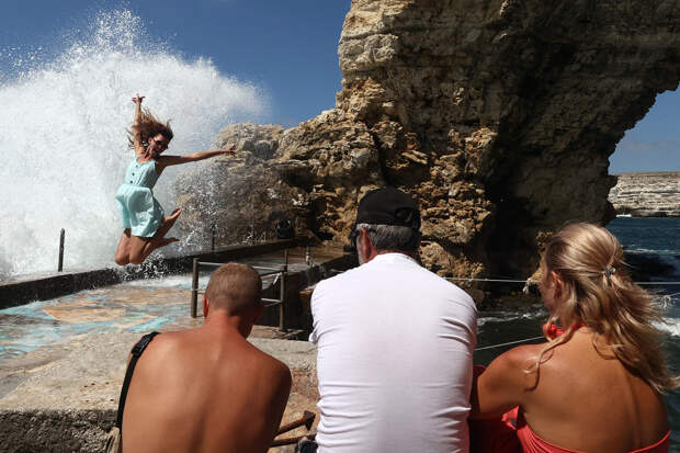 Где недорого отдохнуть на море в России летом 2026 года: лучшие курорты, цены, как добраться