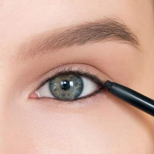 Ошибки, которые уменьшают глаза и подчеркивают неряшливость макияжа