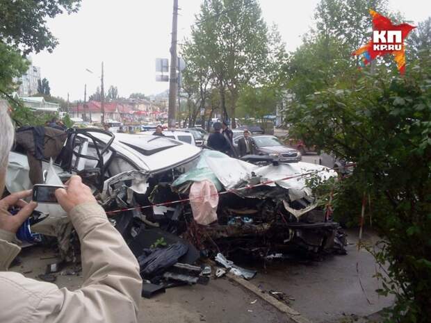 BMW X6M против дерева в центре Симферополя авария, авто, дтп
