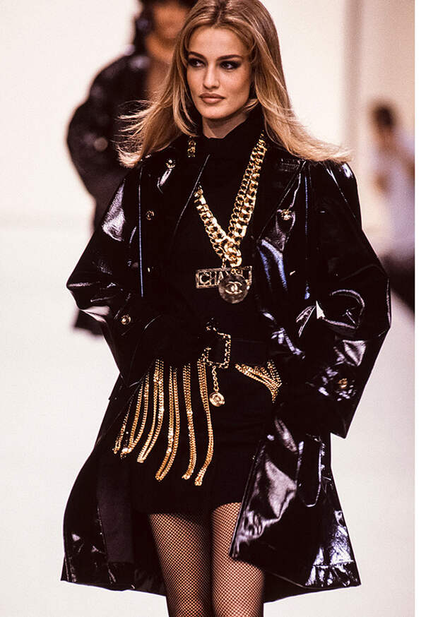 Карен Малдер на показе Chanel осень-зима 1991/1992