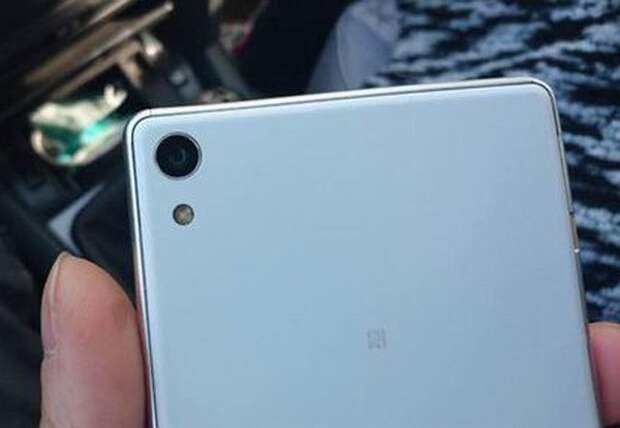 Смартфон-гигант Sony Xperia C6