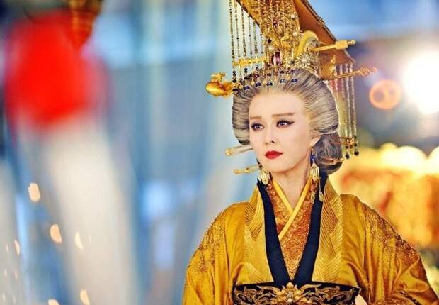 Как наложница стала императрицей: 10 интересных фактов о первой женщине-императоре Китая