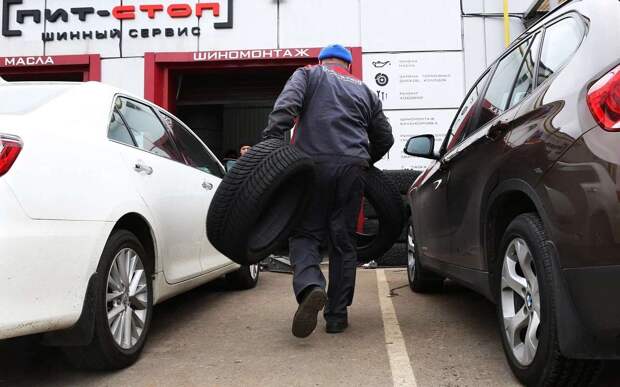 Москвичам назвали дату для смены зимних шин на летние