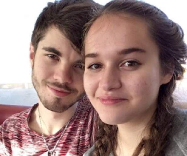 Парень пролетел более 7000 км, чтобы удивить девушку на выпускном вечере. Сюрприз удался