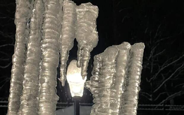 МЧС выпустило метеопредупреждение 3 января из-за снегопада и льда