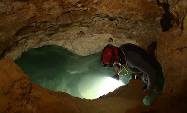 Ученые опустились в пещеру, изолированную от мира миллионы лет