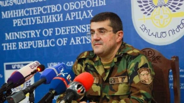 Президент Карабаха после бомбежки ушел на фронт