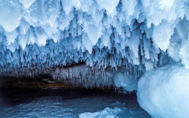 Lake Superior ice caves in Northern Wisconsin