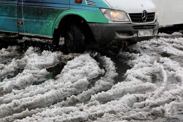 В ОП предупредили о штрафах для водителя, облившему из лужи пешехода