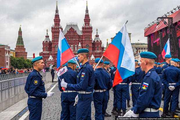 Россию наводнили иностранцы — что с этим делать и как пережить?