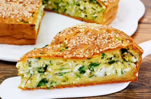 Заливной пирог на скорую руку с яйцом и луком