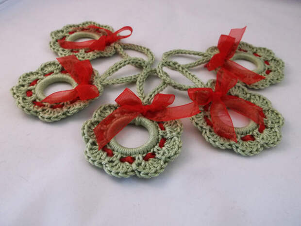 Christmas wreath decoration, Crochet Wreath Ornament, Christmas Wreath Gift Topper,