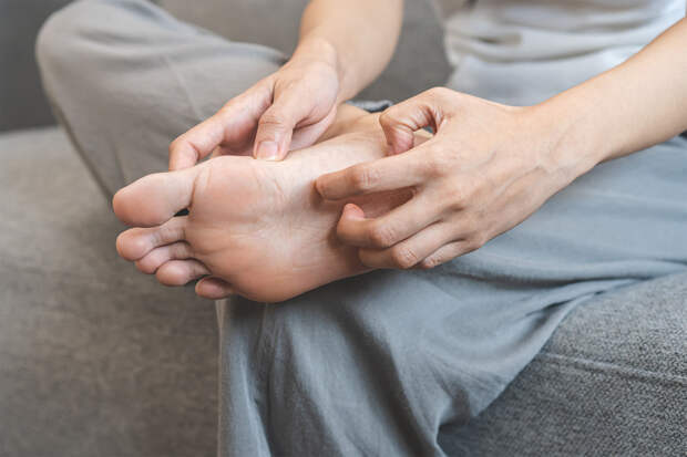 Врач назвала неочевидные причины появления сильного зуда