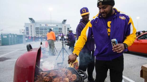 LSU Fans tailgating