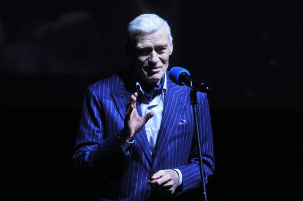 Борис Щербаков начал продавать поздравительные тосты из-за проблем с сердцем