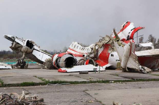 Обломки польского правительственного самолета Ту-154