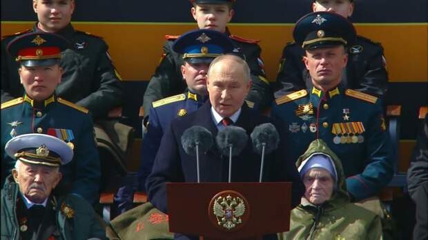 Владимир Путин на Параде Победы отметил вклад России в победу над нацизмом