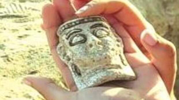 Археологи нашли загадочную ритуальную маску возрастом более 3000 лет