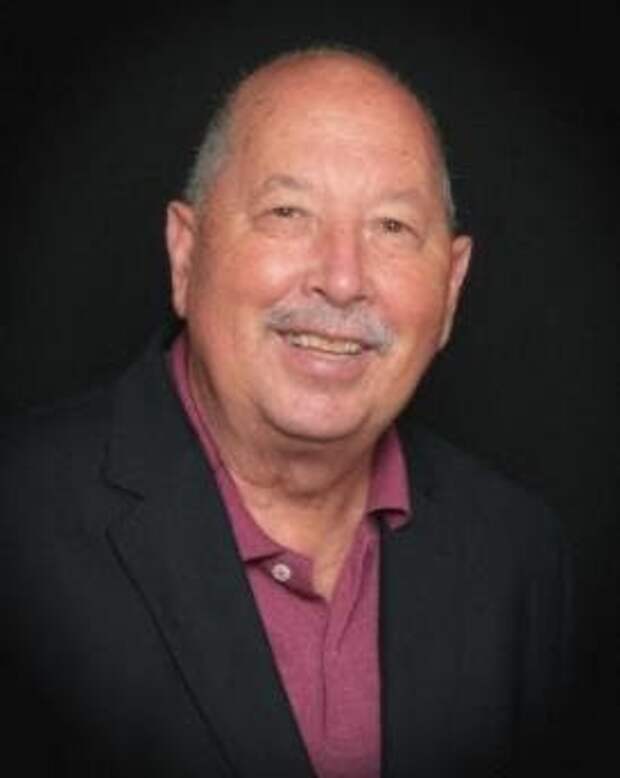 Paul frommer. Пола грегори. Главный психотерапевт сша фото. Валери лэндсбург. Ron paul 1988.