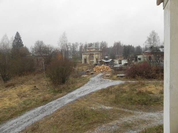 Часто разрушенные усадьбы остаются никому не нужные под обломками своего прошлого. Но свершаются чудеса, и их покупают инвесторы, вот только с какой целью они их приобретают?-20
