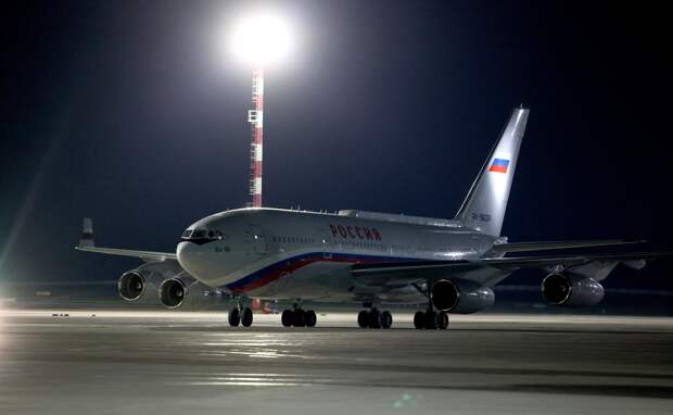 Рейс из Петербурга в Москву экстренно сел в другом аэропорту: что известно