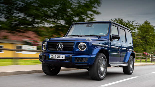 Mercedes g. Штутгартцы явно сомневались в целесообразности G 400 d на фоне ужесточающихся эконорм, ведь выбросы CO2 у этого варианта составляют 253 г/км. Но потом было решено систематически подтягивать G-класс к меняющимся стандартам. Средний расход топлива — 9,6 л/100 км.
