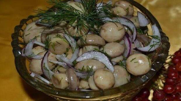 БЕЗУМНО ВКУСНЫЕ И НЕЖНЫЕ МАРИНОВАННЫЕ ШАМПИНЬОНЫ. ПОТРЯСНЫЕ ГРИБЫ МОЖНО ПОДАВАТЬ С ГАРНИРОМ ИЛИ ДОБАВЛЯТЬ В ПИЦЦУ.