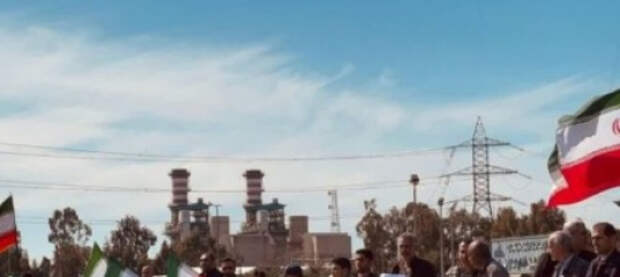 Иранцы встали на защиту страны «живыми цепями» у энергообъектов