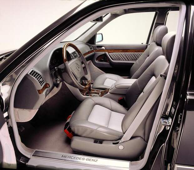 Mercedes-W140-interior-13