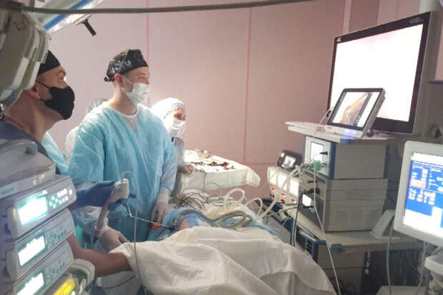 В Петербурге врачи извлекли из бронхов ребенка кусок арахиса