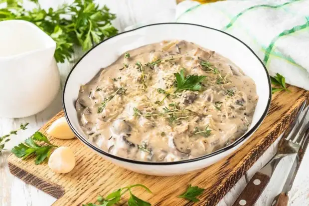 Грибной соус из шампиньонов с сыром Грибной соус из шампиньонов с сыром