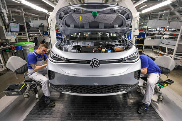 Bild: в 2025 году Volkswagen начнет сокращения на своих заводах