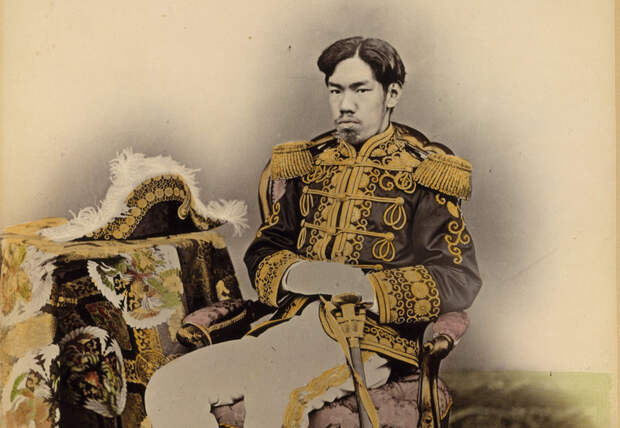 Муцухито, император Мэйдзи, как он появился в 1872 году.