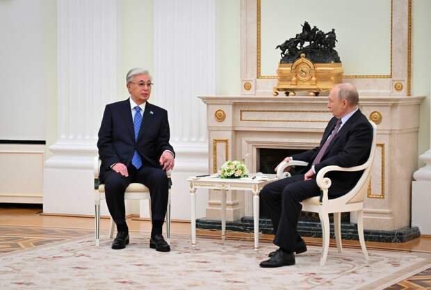 Токаев и Путин провели переговоры в Москве