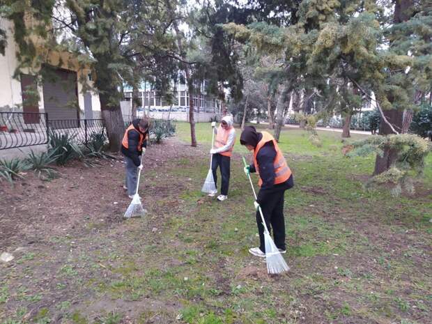 Первые карманные деньги: в Алуште трудоустроили 27 подростков