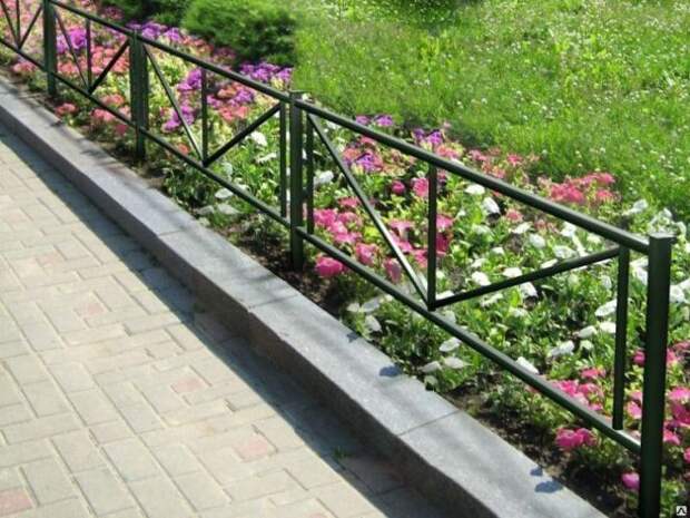 Ограждения для клумб: эстетика сада собственными руками (68 фото)