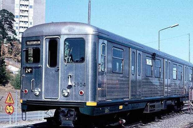 Silverpilen отличался от других поездов стокгольмского метро в первую очередь отсутствием рекламы и росписи на бортах (фото: Maad Dogg 97, PD).