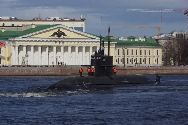 Первая серийная подлодка «Кронштадт» проекта 677 «Лада» вышла на второй этап ходовых испытаний