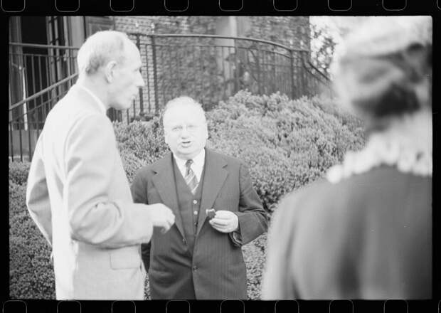 Литвинов в Вашингтоне с послом Великобритании в США лордом Галифаксом, 1942 г.