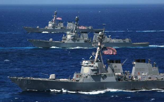 Пентагон обвинил Россию в "небезопасных операциях" у кораблей ВМС США