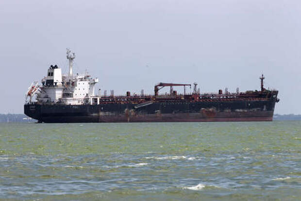 SHOT: иранский танкер «Каспиан шива» сел на мель у берегов Махачкалы