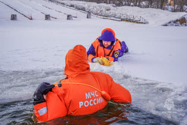 Порядка 7 тысяч сотрудников МЧС России будут дежурить в местах Крещенских купаний