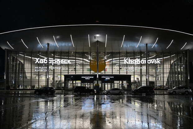 Следовавший в Охотск самолет вернулся в Хабаровск из-за неисправности