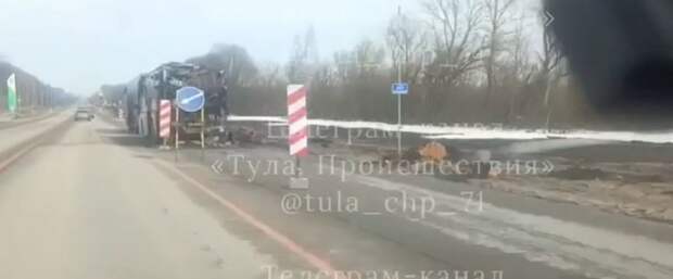 На трассе М-2 в Тульской области сгорел автобус вблизи поселка Юрьево