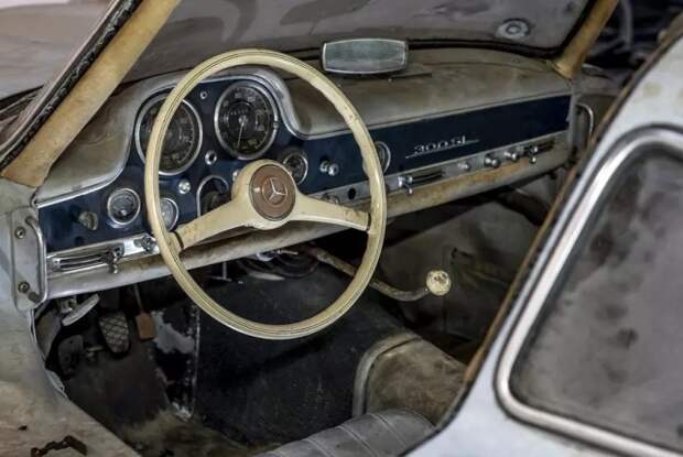 Уникальный Mercedes-Benz 300SL Gullwing простоял 60 лет в гараже